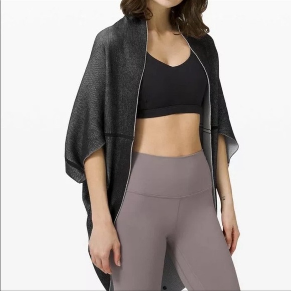 Lululemon Exaltation Wrap Black / Silver Ice - Picture 2 of 9